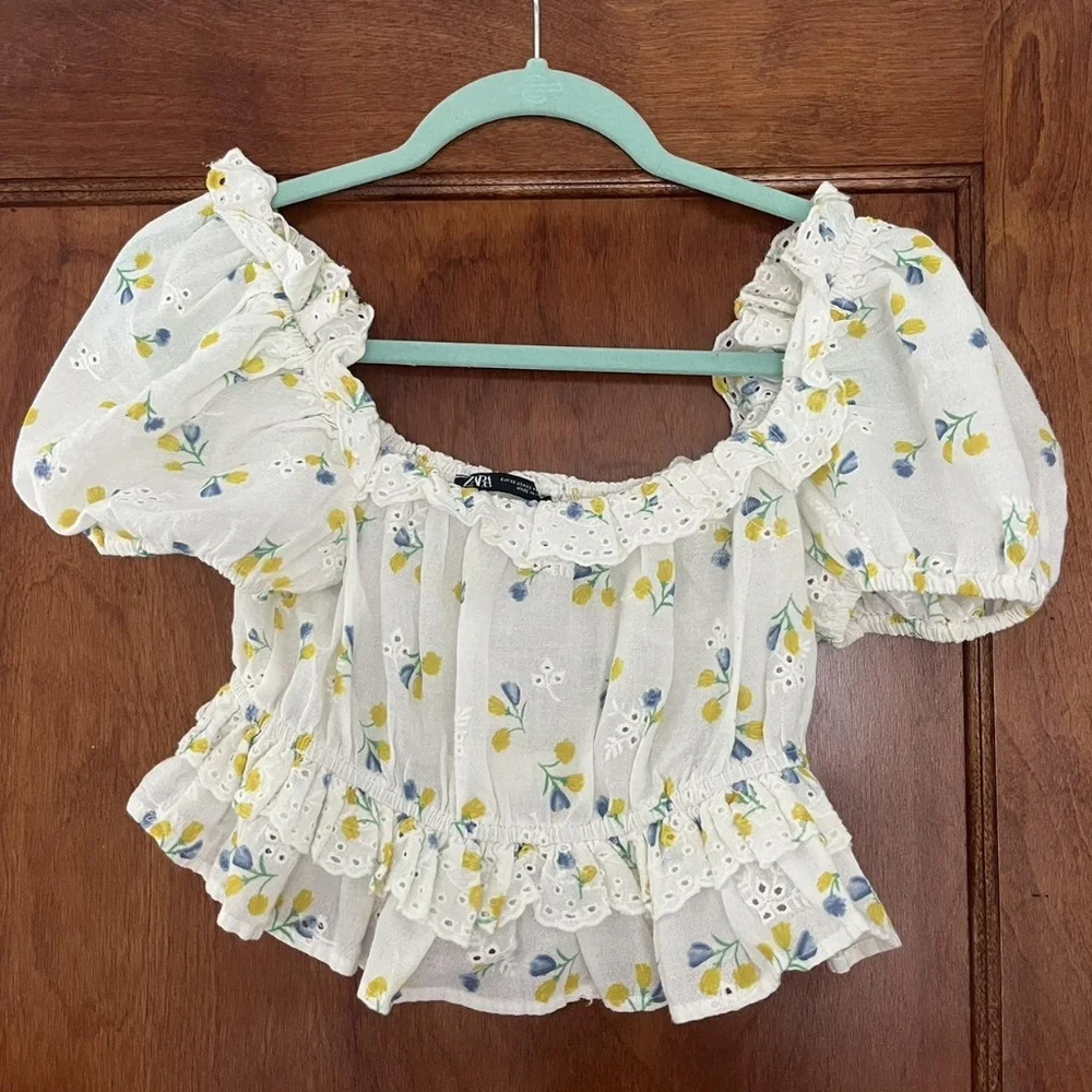 Zara White Floral Smocked Top‎